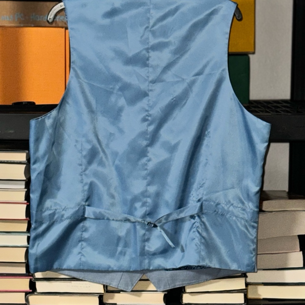 Egara Vest - Picture 3 of 5